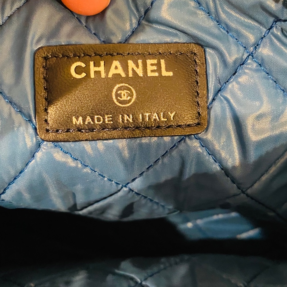 SOLD 🌟Chanel Limited Edition Dubai Cruise Clutch - Picture 13 of 15